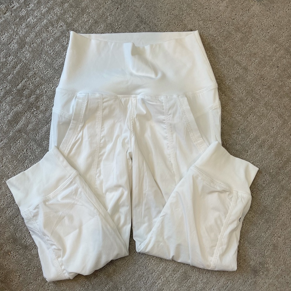 white lululemon joggers